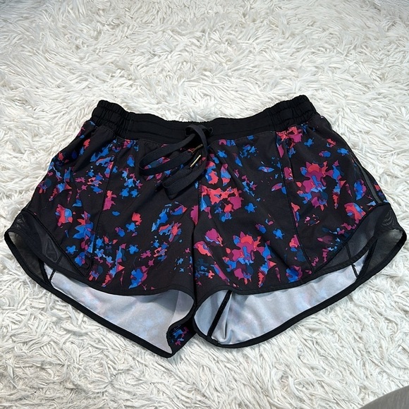 Lululemon Hotty Hot Short *Long Dandy Digie Multi / Black - Picture 1 of 6